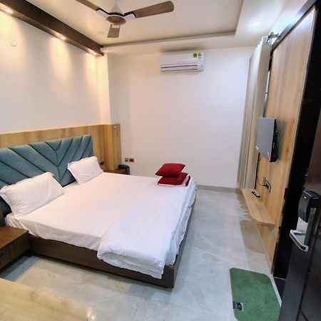 Celebration Guest House Lucknow Esterno foto