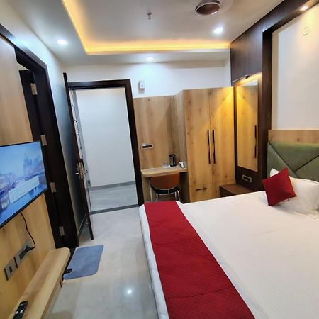 Celebration Guest House Lucknow Esterno foto
