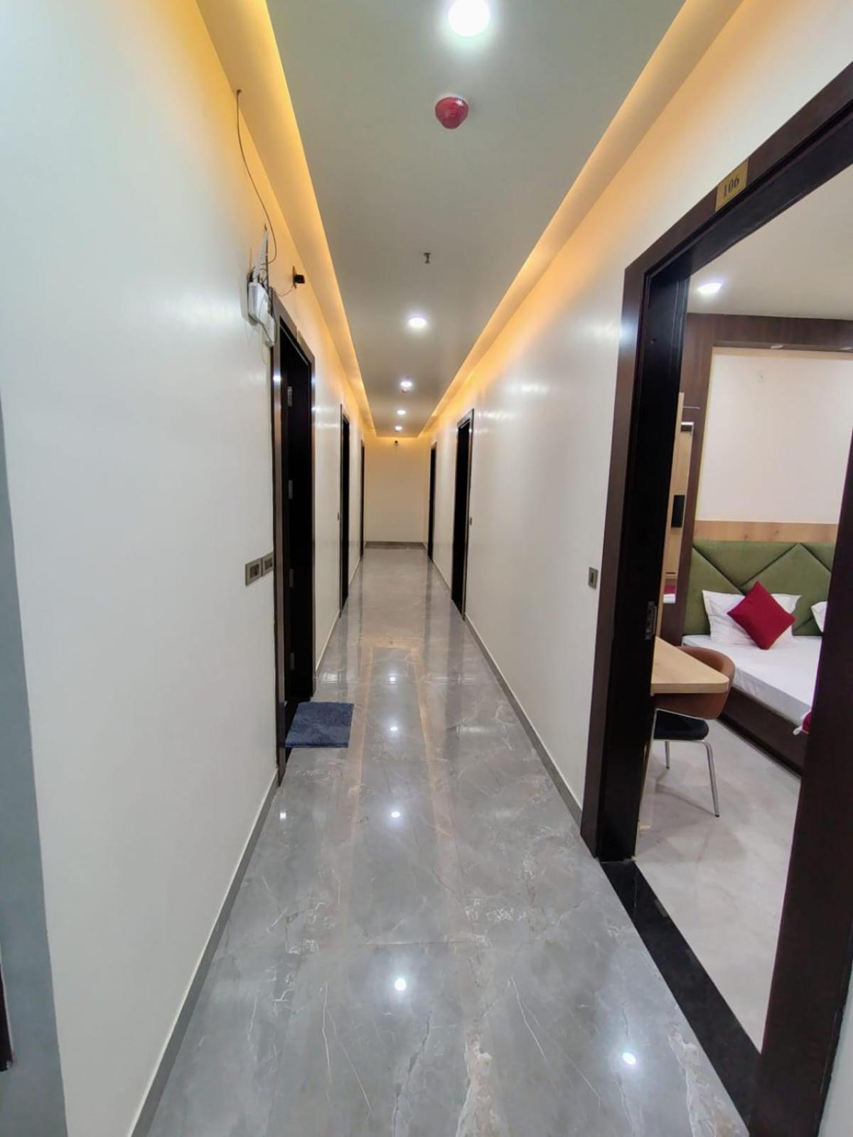 Celebration Guest House Lucknow Esterno foto