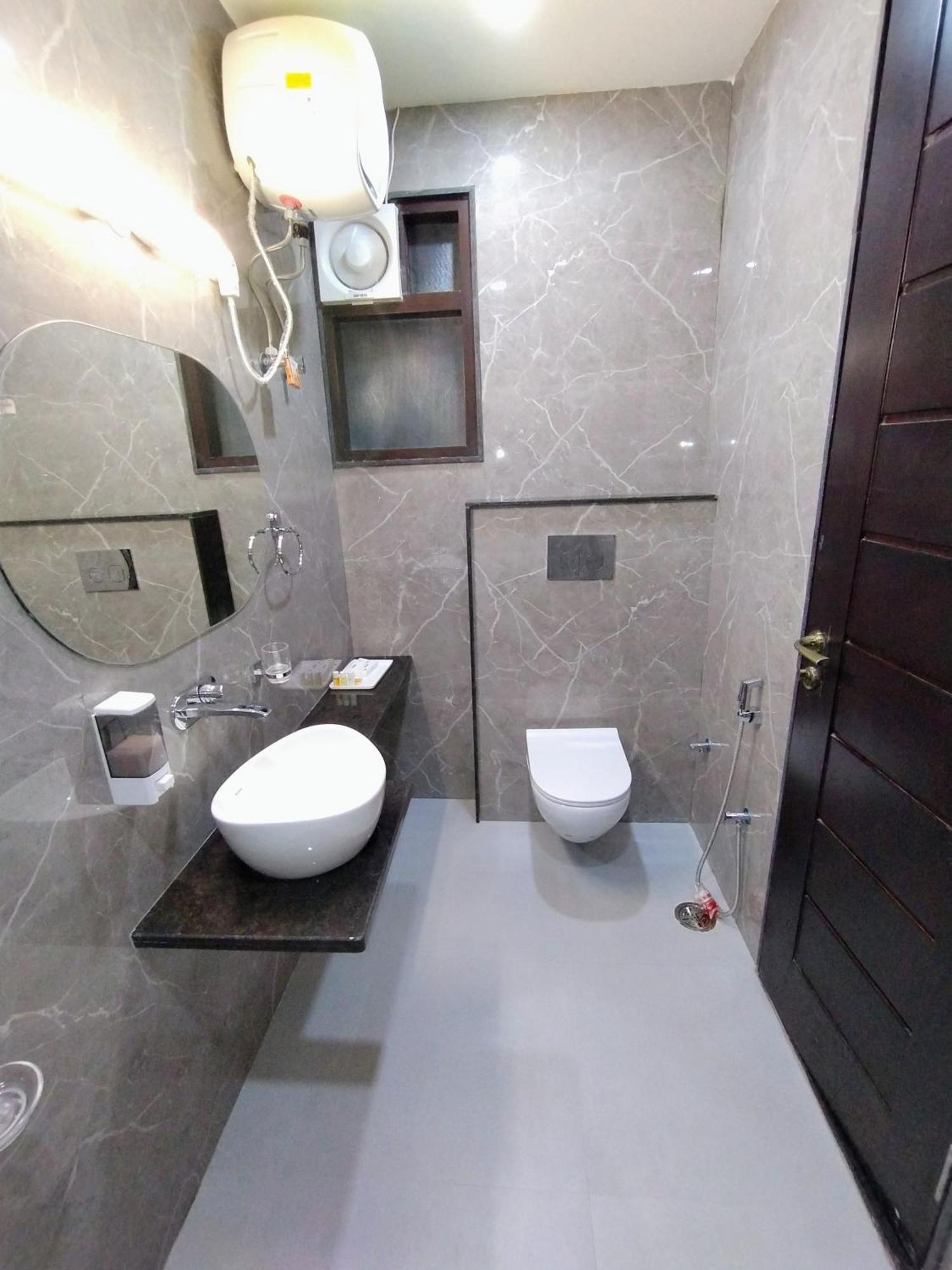 Celebration Guest House Lucknow Esterno foto